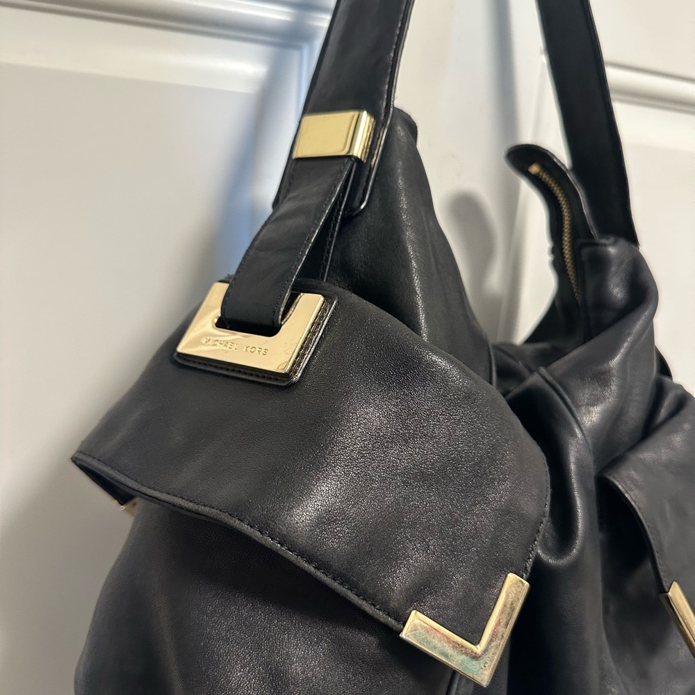 Michael Kors Beverly Black Shoulder Bag with Gold Accents Damaged - Picture 12 of 16